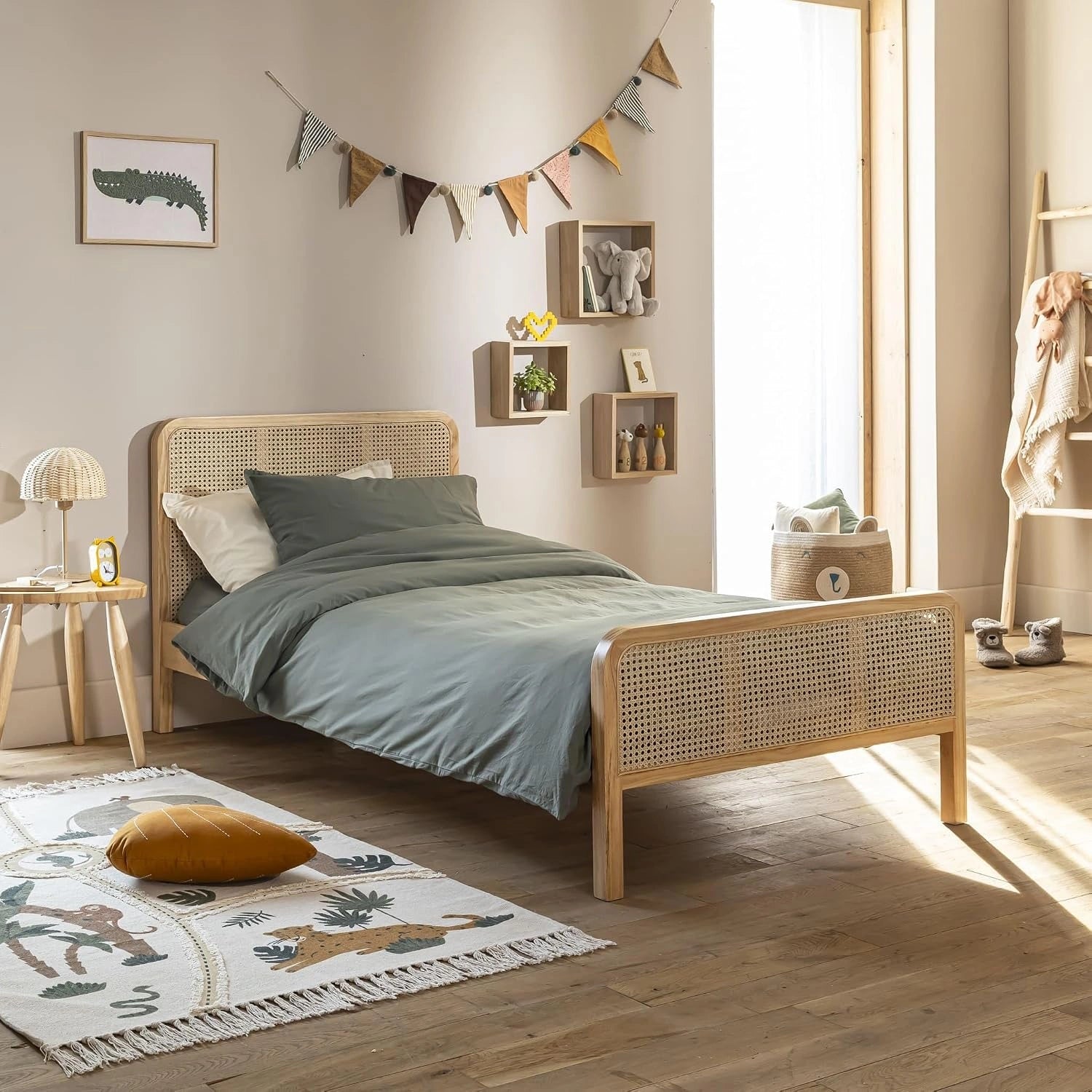 Terre de Nuit Lit Adulte en pin Massif Naturel avec véritable cannage Anna 90x200 - LT17018